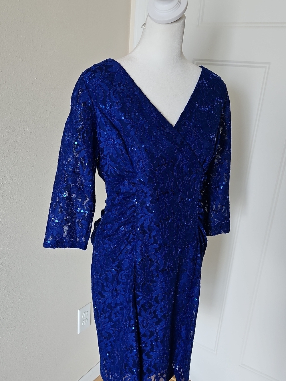 Size 8/10 Royal Blue 3/4 Sleeve Lace/Sequin Ruched Side Cocktail Dress by EVA - Picture 3 of 14